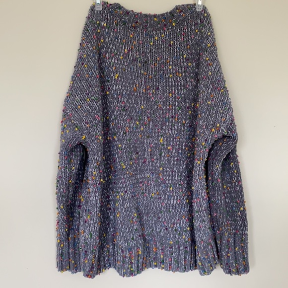 Cute sweater! - Picture 5 of 6